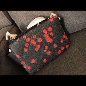 Michael Kors Medium Messenger Purse
